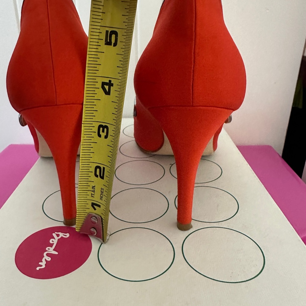 Boden orange-red satin w silver patent leather trim pumps - Picture 5 of 5